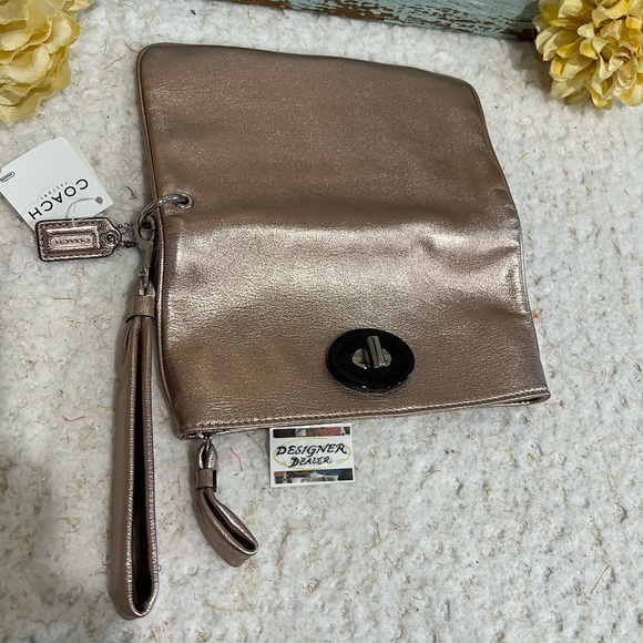 Authentic COACH Rose Metallic Leather Clutch NWT 42179 - Picture 2 of 11